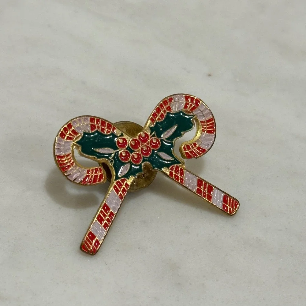 Vintage Christmas Lapel Pin Set Red Green Enamel Wreath Candy Cane‎ Bow Holiday